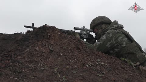 Assault groups manned by mobilised personnel and volunteers attend their training course