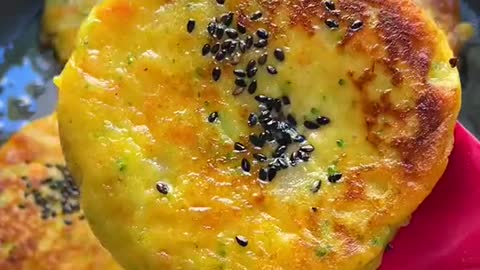 Children love fresh vegetable, potato and egg cakes that can be finished in a few minutes