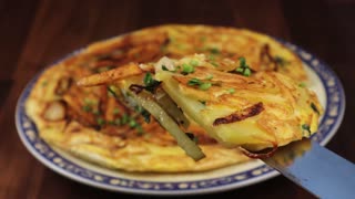 Just use eggs with onions and potatoes! Make this cheap, delicious and healthy recipe!