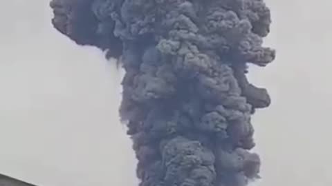 Enorme erupción del volcán Marapi en la provincia de Sumatra