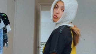 Malu Trevejo Twerking khaki booty shorts [Short]