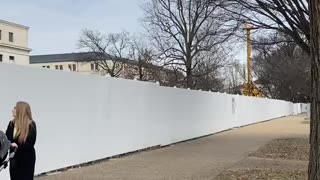Federal reserve building fence around it ! - 1-2-2023