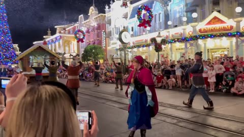 Mickey's Very Merry Christmas Party 2023 Guide: NEW Food & The BEST Characters | Walt Disney World