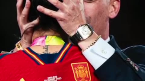 Should You Always Ask Consent For A Kiss? Spanish FA President Kisses Player | Loose Women=GET NEWS