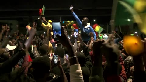 Senegal's opposition take early lead in election poll
