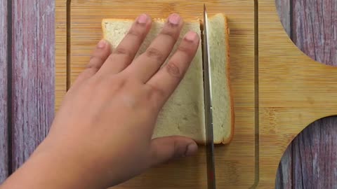 Tomato soup with toast bread