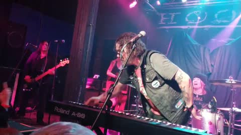Dizzy Reed "I Use To Love Her" Guns & Roses Cover Featuring Hookers & Blow