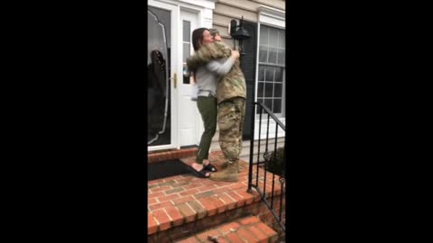 Deployed Son Surprises Mom on Christmas