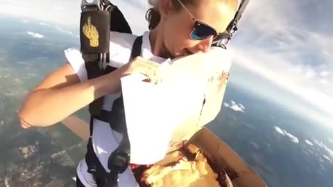 Eat Pizza on a paragliding