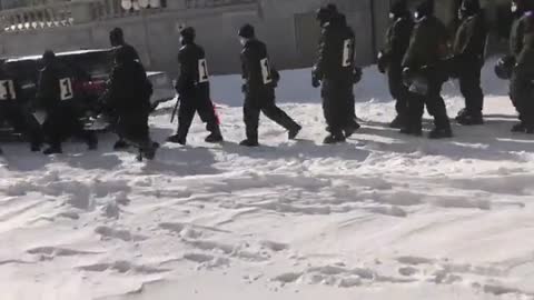 Québec unit with teargas launchers moving in!