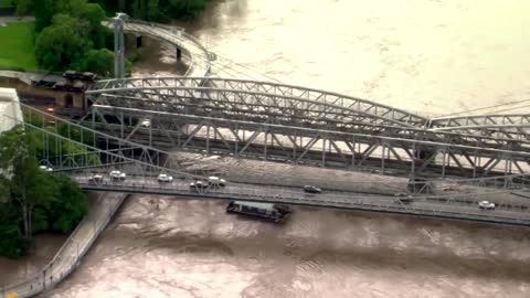 Extreme rain floods Australian towns, strands residents