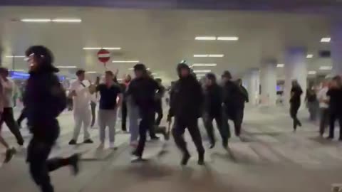 Austria: Police had to intervene last night in Vienna to stop violent clashes