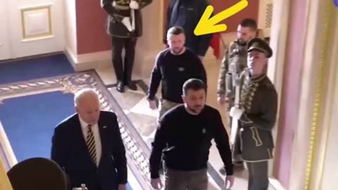 Oopsi! Did Polish media accidentally recorded Zelensky's double During Bidens visit to Kyiv? *Some say it’s “his bodyguard”… maybe…. do bodyguards typically wear the same exact outfits? I dunno. I report, you decide. 😂