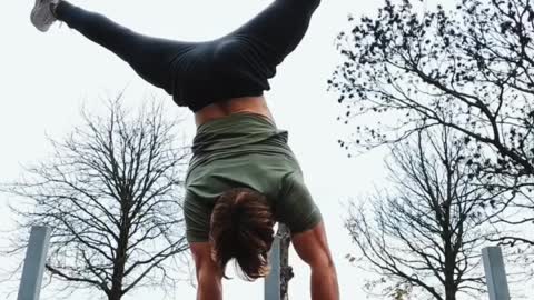ONE ARM HANDSTAND