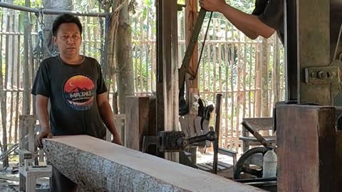 sawing wood mahoni long manufacturing material order board bak truck in Sawmill