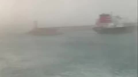 Ship collided with oil tanker 😱