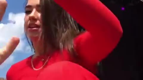 Dua Lipa Off the stage and Sings "Be The One" with Fans at Music Midtown Atlanta