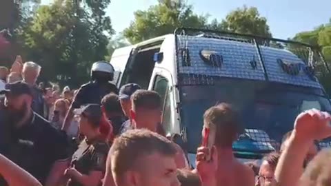 Polish men trying to get the 4 migrants accused of molesting children