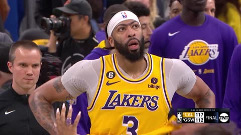 Chuck, Shaq and Kenny react to Jordan Poole's missed 3-pointer near end of Lakers-Warriors Game 1