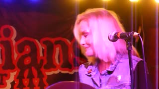 Cherie Currie sings "Life on Mars".