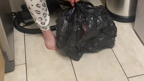 Life Hack/vacuum trash bags 💥🤯🙈