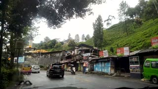 JALAN DI PLOSOK PERKAMPUNGAN PEDESAAN INDAH DAMAI GOTONG ROYONG