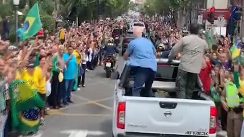 Bolsonaro participa de motociata em Poços de Caldas