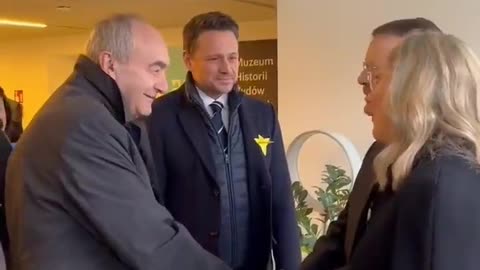 Mayor of Warsaw greets the president of Israel