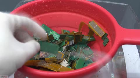 Extracting gold from computer parts - Recycling