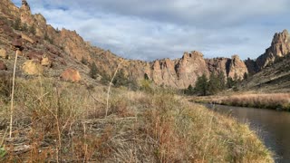 Central Oregon – Smith Rock State Park – Shoreline Panoramic Views – 4K