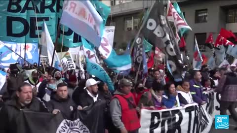 Protesters take to streets of Buenos Aires as Argentina economic crisis deepens • FRANCE 24