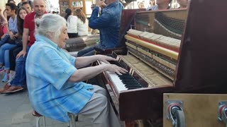 Amazing Old lady playing the piano