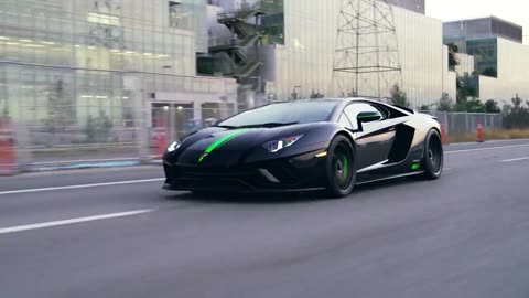 Flame-Spitting Aventador S: A Spectacular Show of Power and Performance