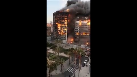 New 14th floor building in Valencia (Spain) on flames