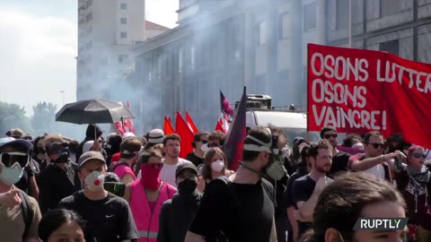 France: Protesters clash with police at rally against pension reform and inflation in Lyon 06.05.23