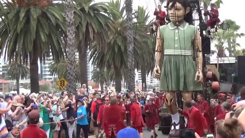 Perth's Little Girl Giant. King of Lux. Sydney, Australia