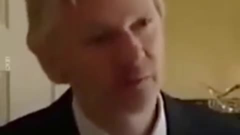 Julian Assange om befolkningar och krig (svensk undertext)