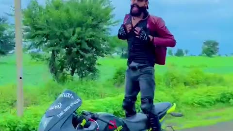 Bike Wala Stunt Karta Hua 😅