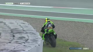 Rain cause havoc in the CLOSING MOMENTS of #WorldSSP Race 1 at Barcelona in 2020 | #CatalanWorldSBK