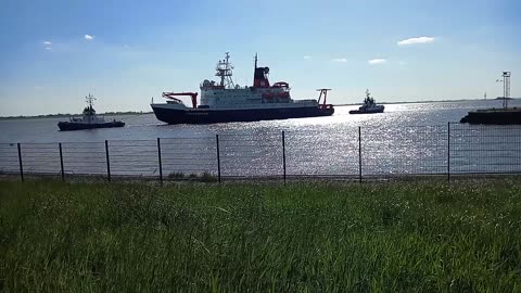 Science Icebreaker "POLARSTERN" arrives back to Bremerhaven from Antarctica