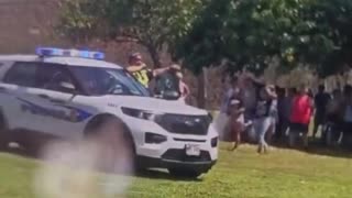 HAWAII 🚨 Police Officer SHUTTING DOWN A CITIZEN DONATION CENTER FOR VICTIMS OF THE FIRES