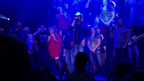 Toby Keith Brings His Mom Out on Stage for Final Performance