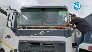 How to replace a windscreen on a Volvo truck?