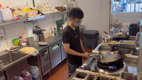 Always Long Queue! The Most Popular Fried Hokkien Mee! Singapore Street Food