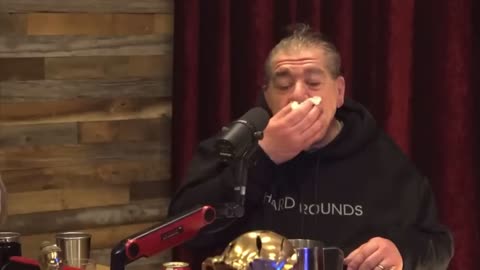 Rogan and The Boys Try Smelling Salts