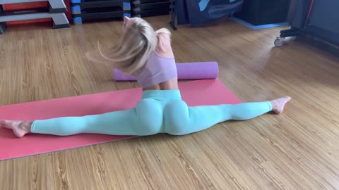 Stretches Split and Oversplit _ Contortion workout _ Gymnastics training _ Fitness _ Yoga (1)