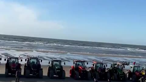 INCREDIBLE SCENES The farmers have lined up hundreds of tractors in protest on Le Touquet