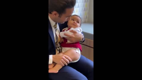 Dad adorably distracts baby during doctor's visit