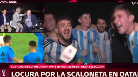 HINCHAS ARGENTINOS EN ¡QATAR! - CORRAN LA BOLA - DEDICA CANCIÓN A FRANCIA y MBAPPE 🇦🇷🇫🇷