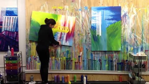 Artist Makes Beautiful Paintings With Squeeze Bottles While Rotating Canvases